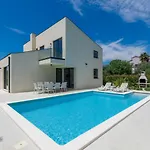 Anna By Interhome * Pula